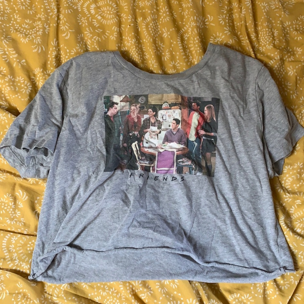 Friends cropped graphic tee